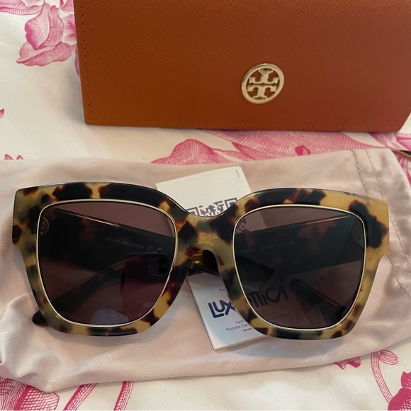 🕶️ Tory Burch Honey Tortoise Shell Gold Rimmed Sunglasses 🕶️ - Picture 5 of 12